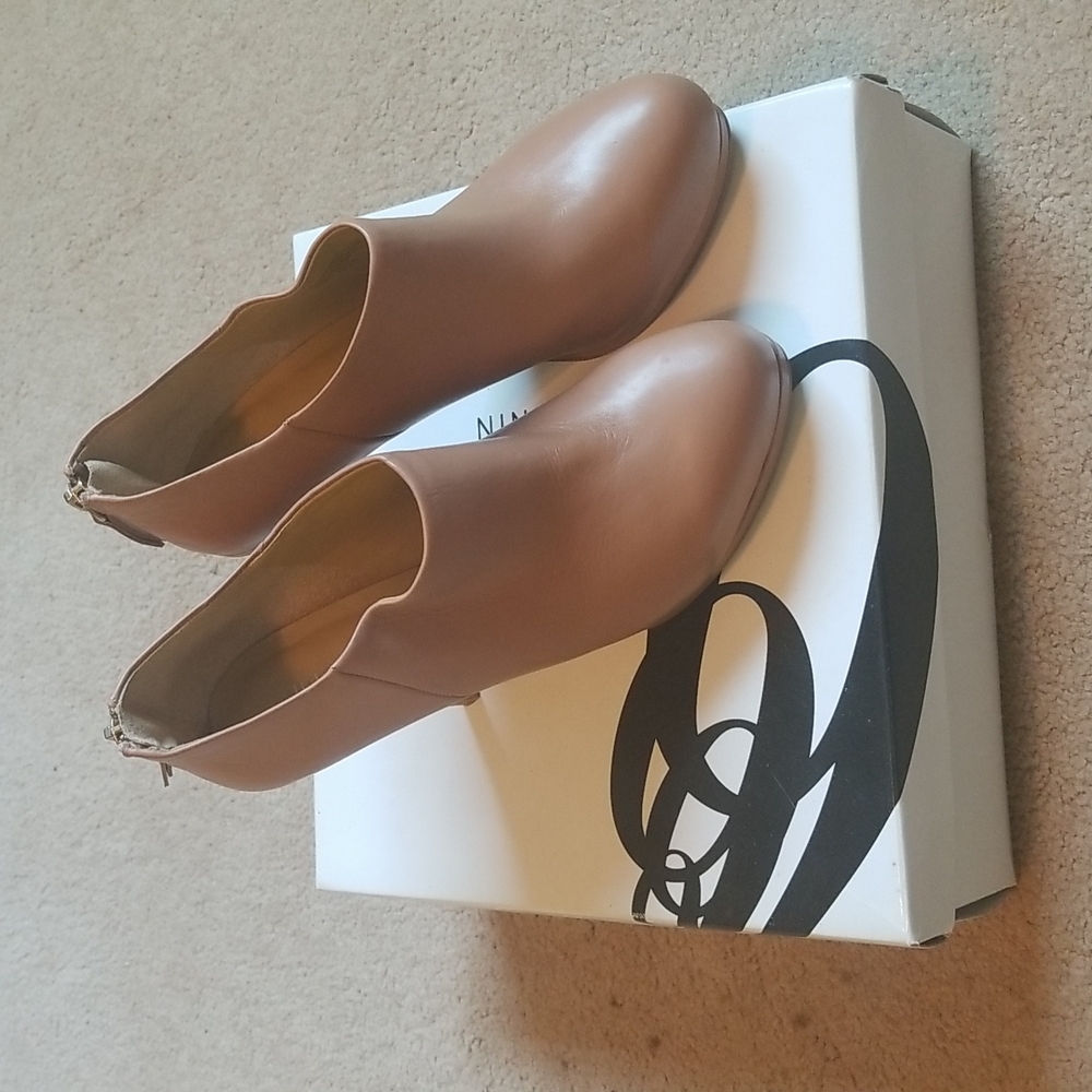 Nine West Womens Leather High Heels For Sale (size 8)